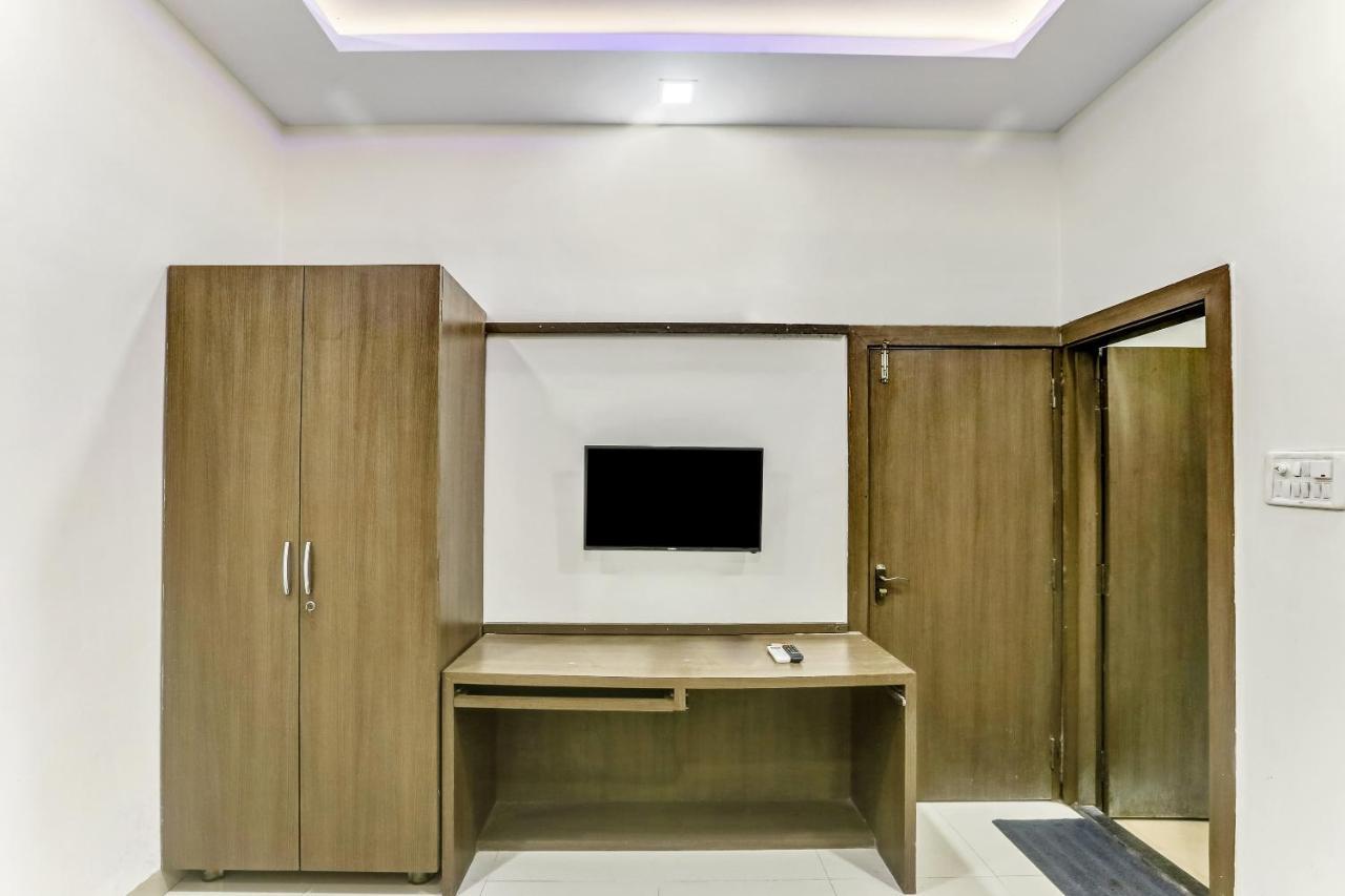 Hotel Capital O Ind699 Royal Indore