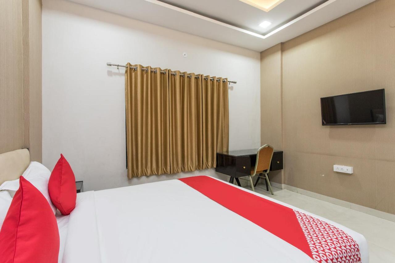 Hotel Capital O 22319 Prem Bandhan 3*
