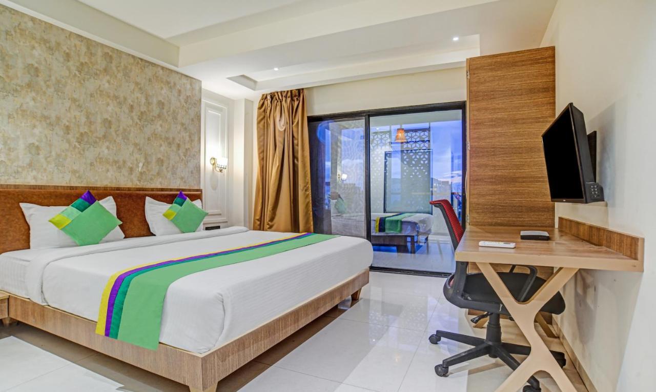 Treebo Trend Holiday Ab Road Hotel
