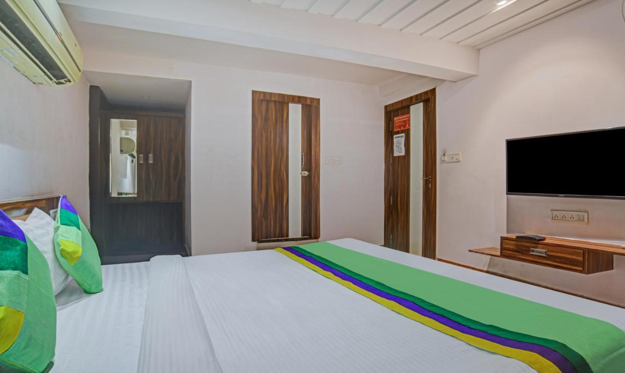 Treebo Trend Holiday Ab Road Hotel