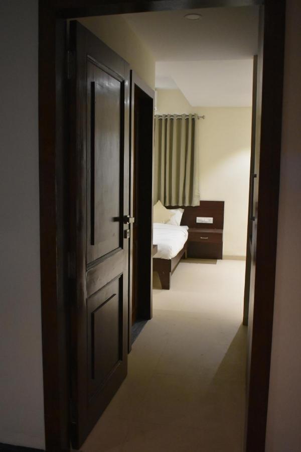 Vrindavan Palace Hotel 3*