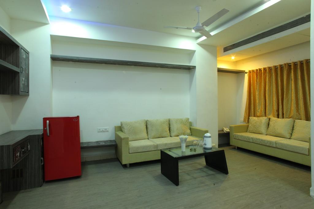 Kanchan Tilak Hotel