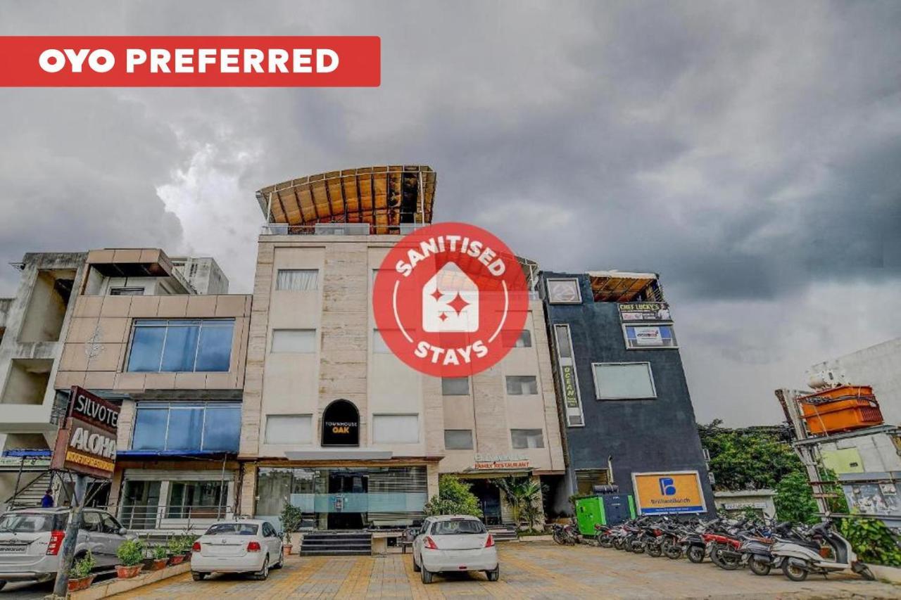 Vaccinated Staff- Townhouse Oak Silvotel Hotel 4*