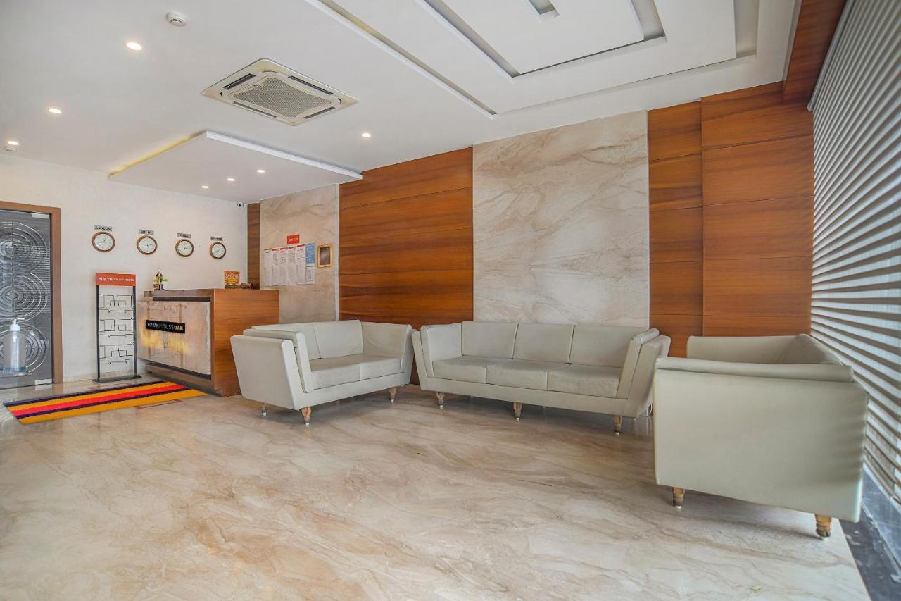 Vaccinated Staff- Townhouse Oak Silvotel Hotel