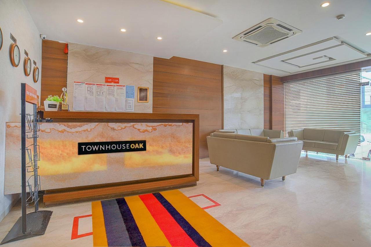 Vaccinated Staff- Townhouse Oak Silvotel Hotel 4*