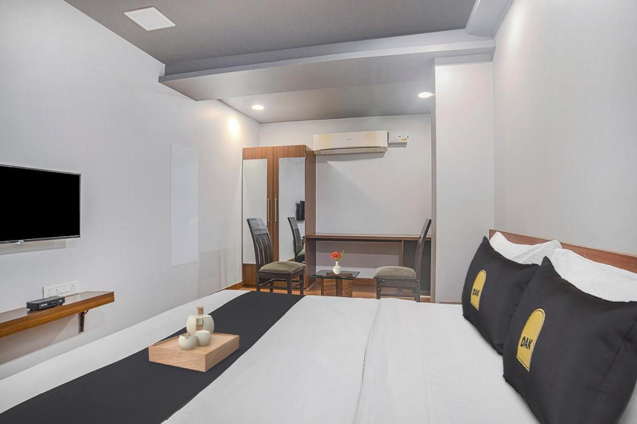 Hotel Vaccinated Staff- Townhouse Oak Silvotel Indore