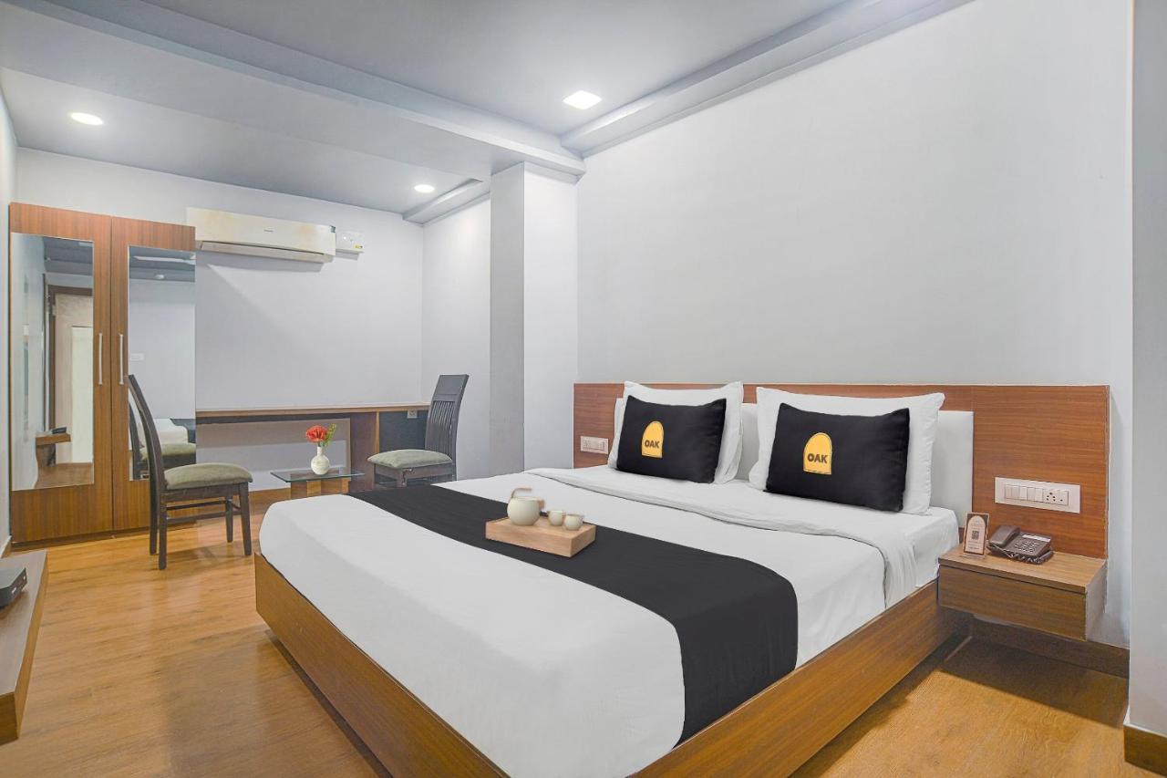 Vaccinated Staff- Townhouse Oak Silvotel 4* Indore