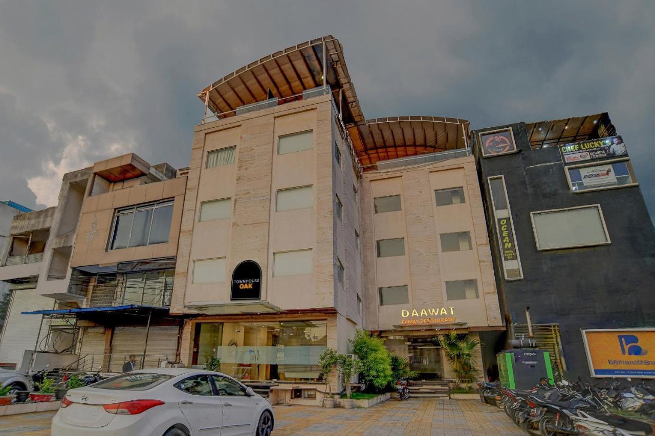 Hotel Vaccinated Staff- Townhouse Oak Silvotel