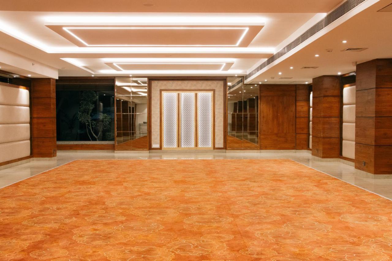 Hotel Playotel Premier Vijay Nagar