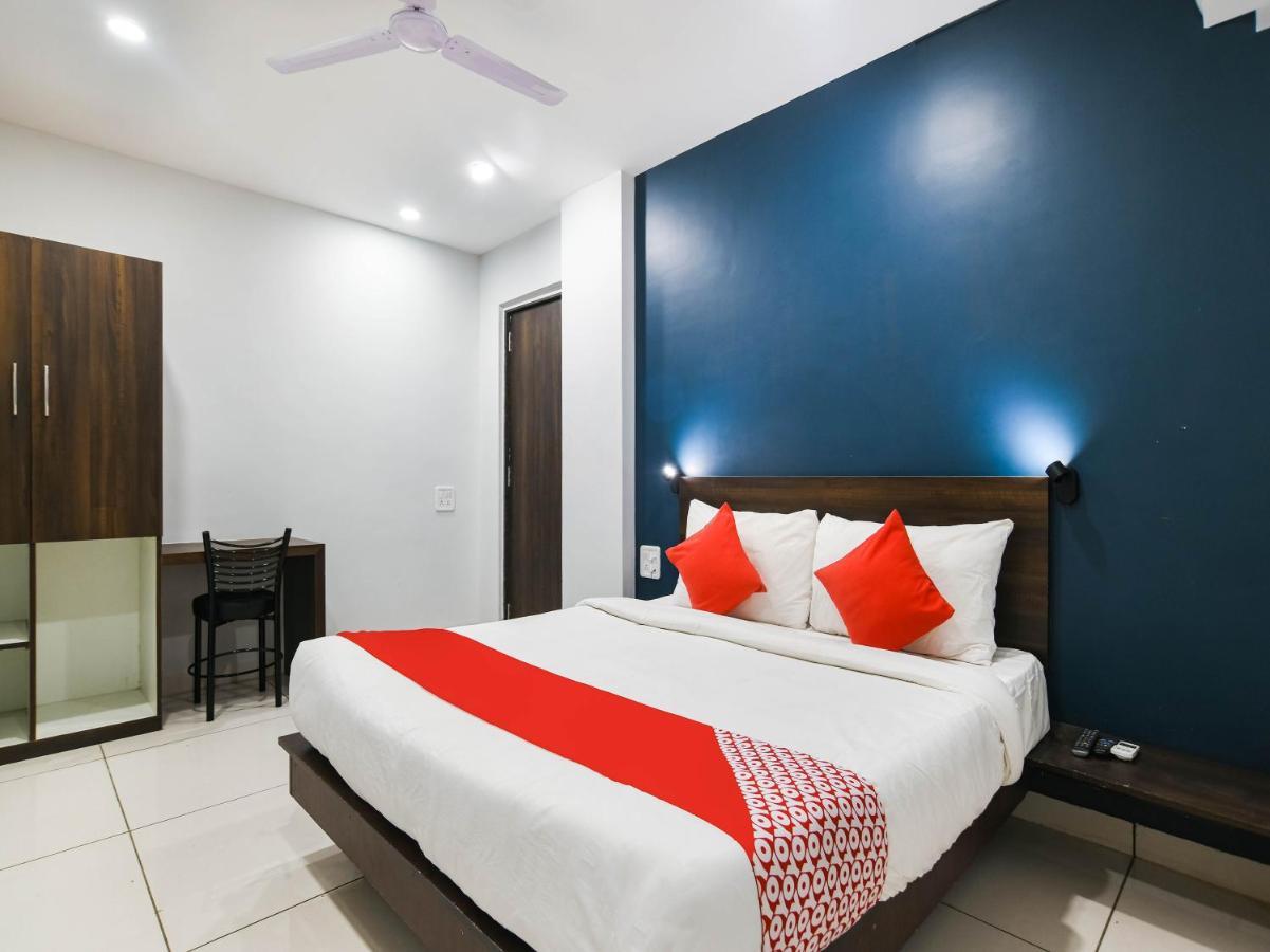 Oyo 77003 Shine Hotel 3*