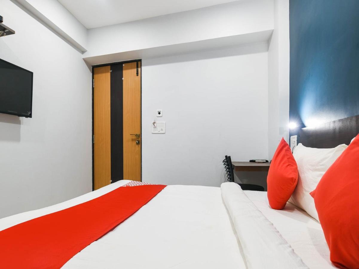 Oyo 77003 Shine Hotel Indore
