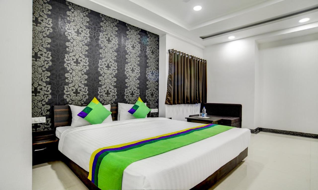 Hotel Treebo Grand Euro Pipliyahana Square 3*