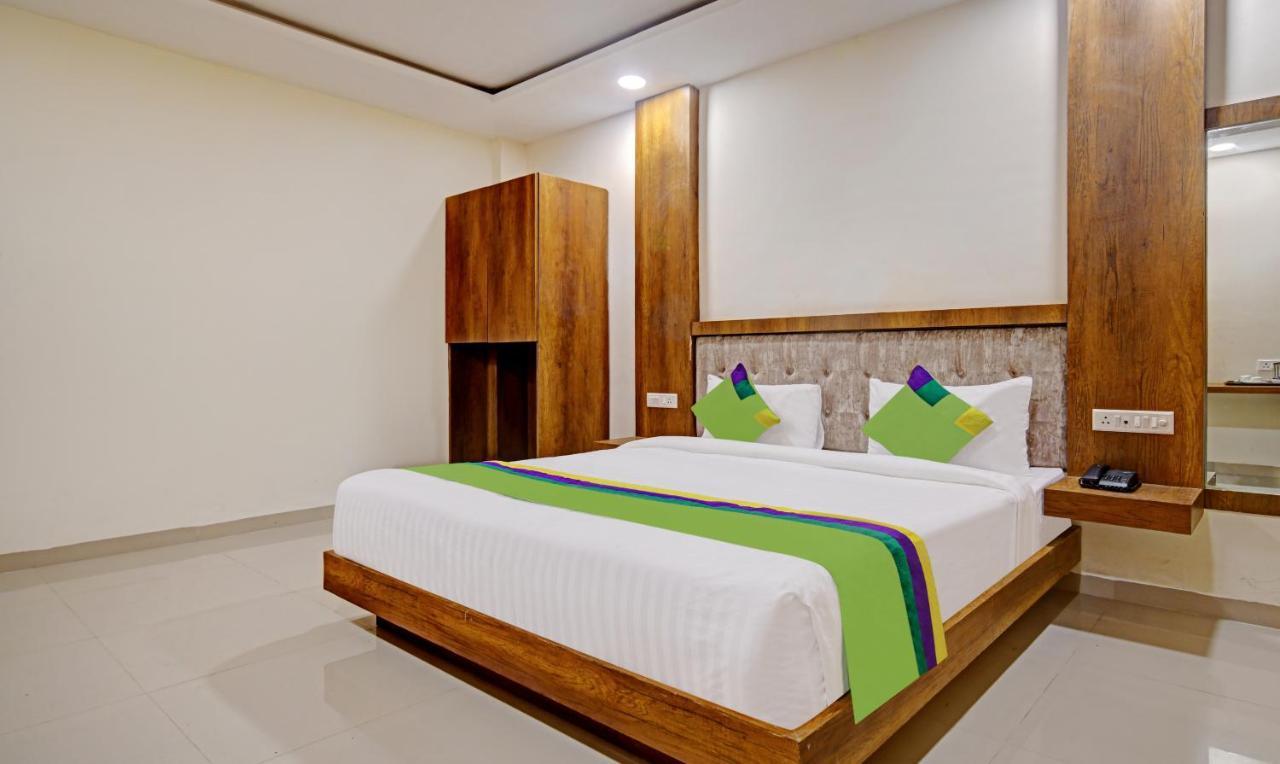 Hotel Treebo Royal Empire 3*