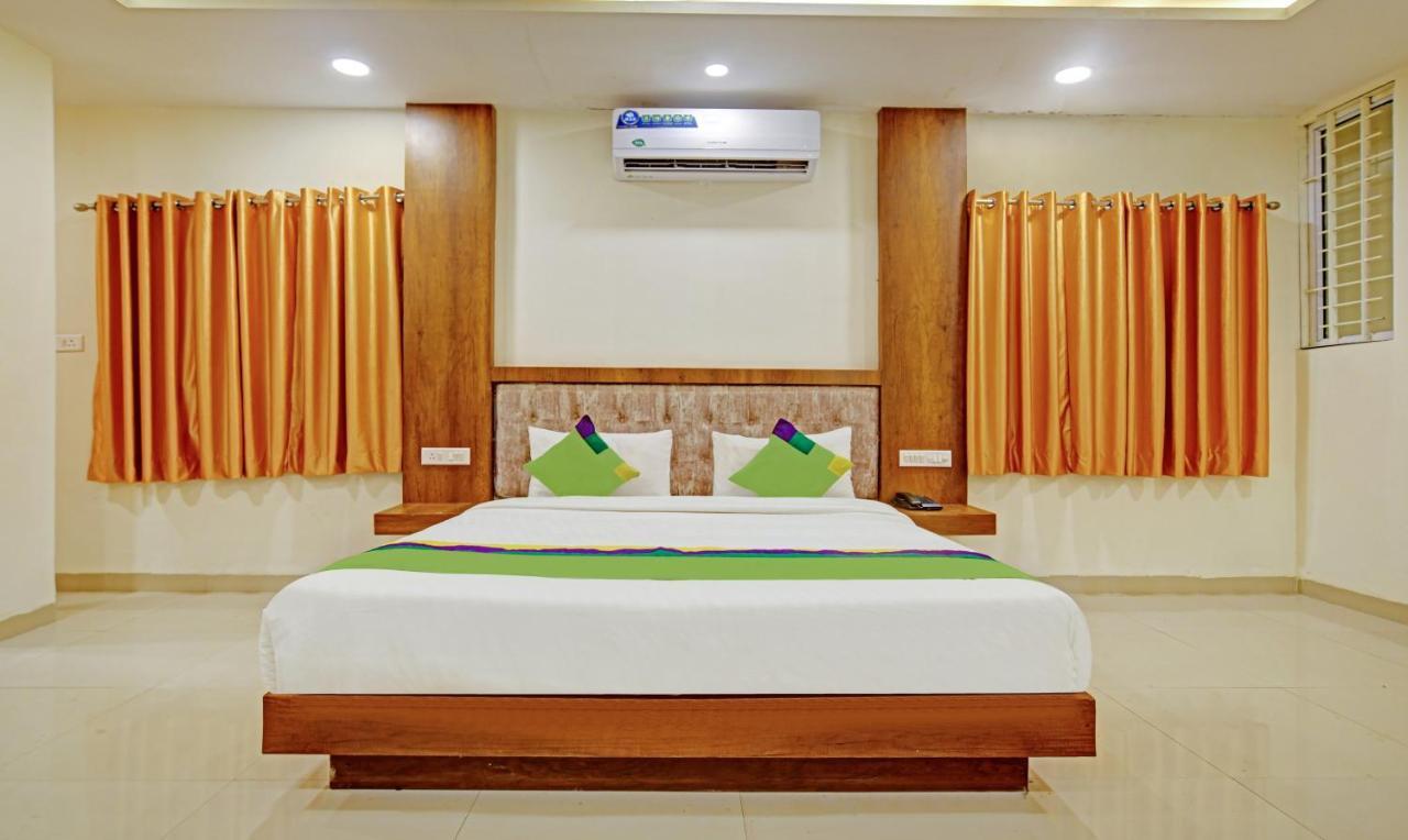 Hotel Treebo Royal Empire 3*
