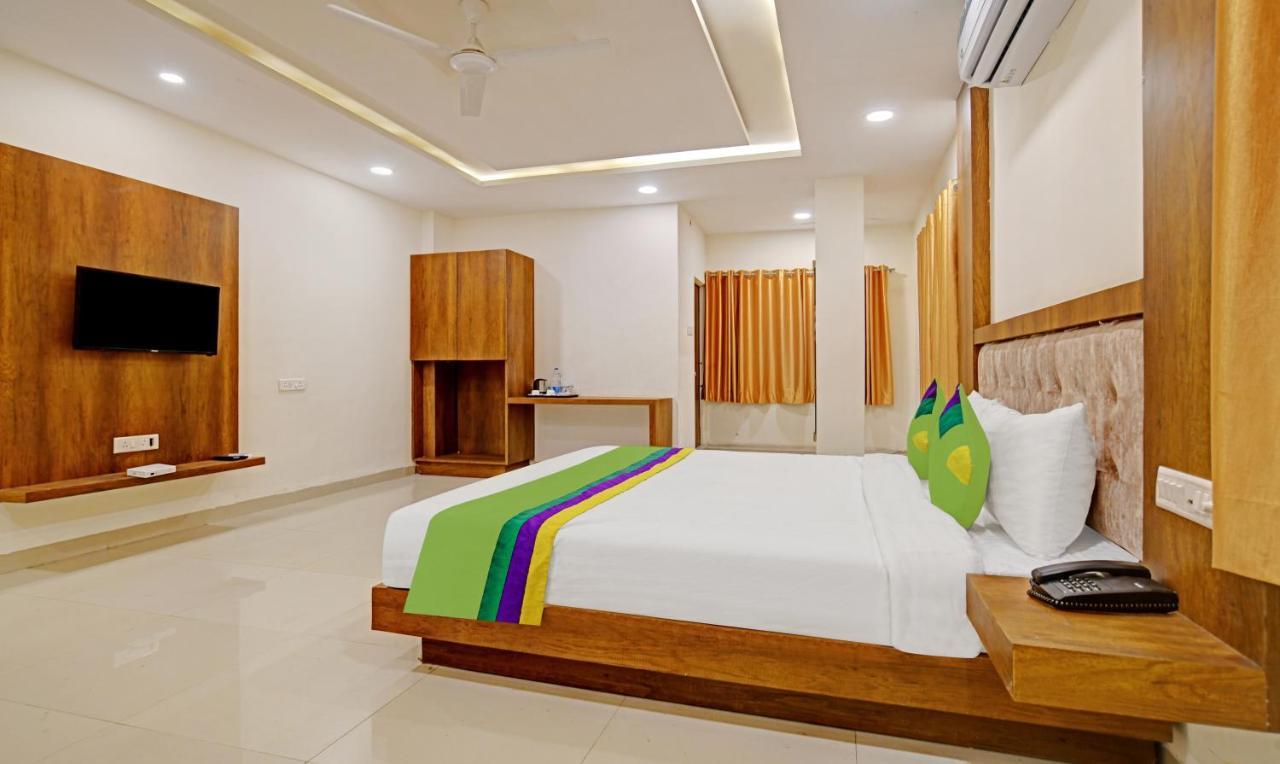 Treebo Royal Empire Hotel 3*