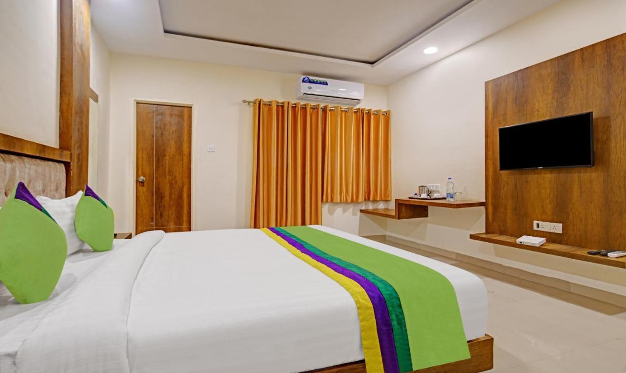Hotel Treebo Royal Empire 3*