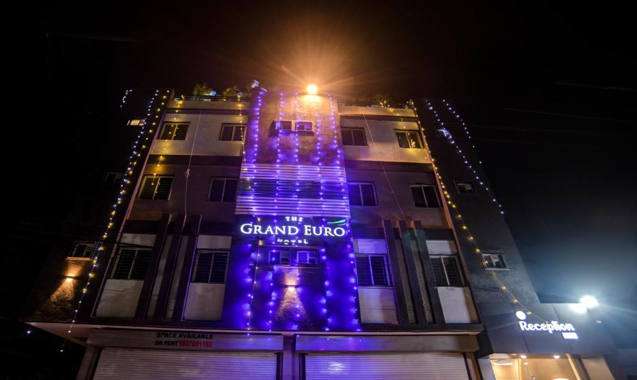 Hotel Treebo Grand Euro Pipliyahana Square 3*