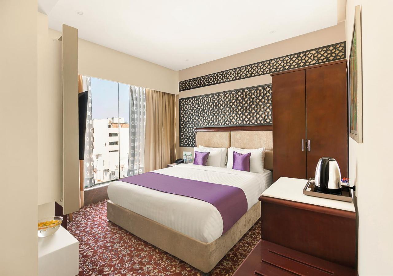 Sarovar Portico , 4*