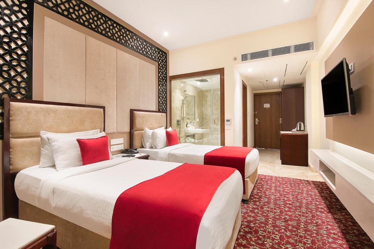 Sarovar Portico , 4*