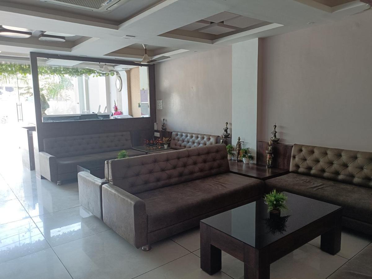 The Tripti & Banquets Hotel 3*