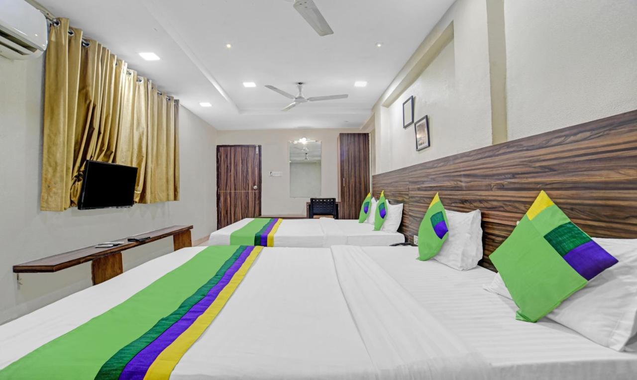 Hotel Treebo Trend Royal Galaxy Park 3*