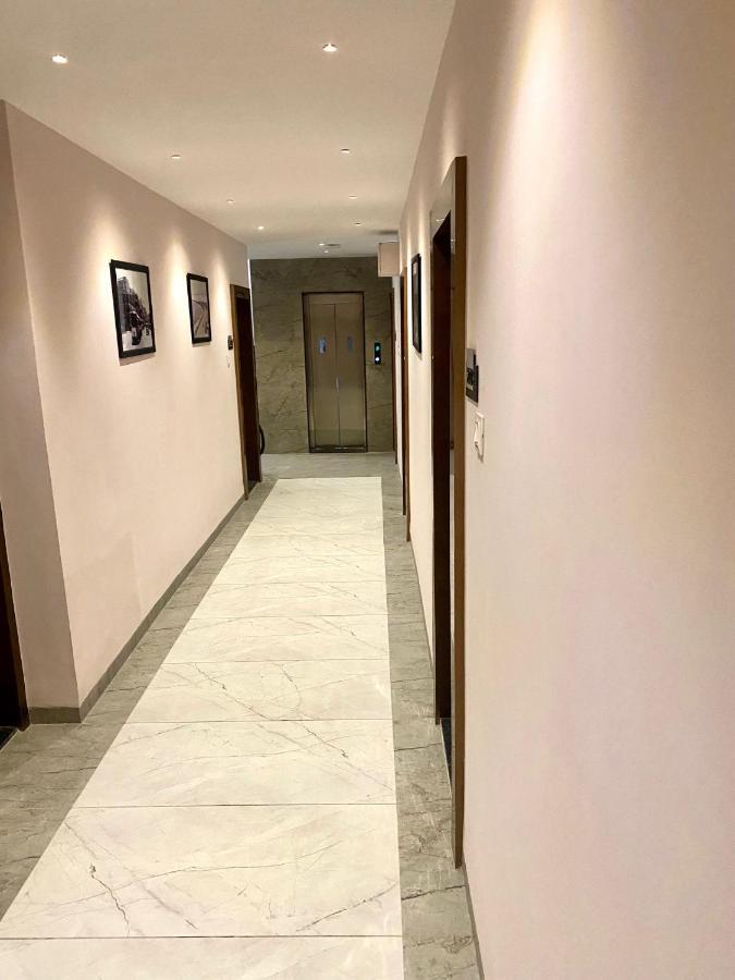 Mumbai House-lig Behind Chl Hospital Apartment Indore