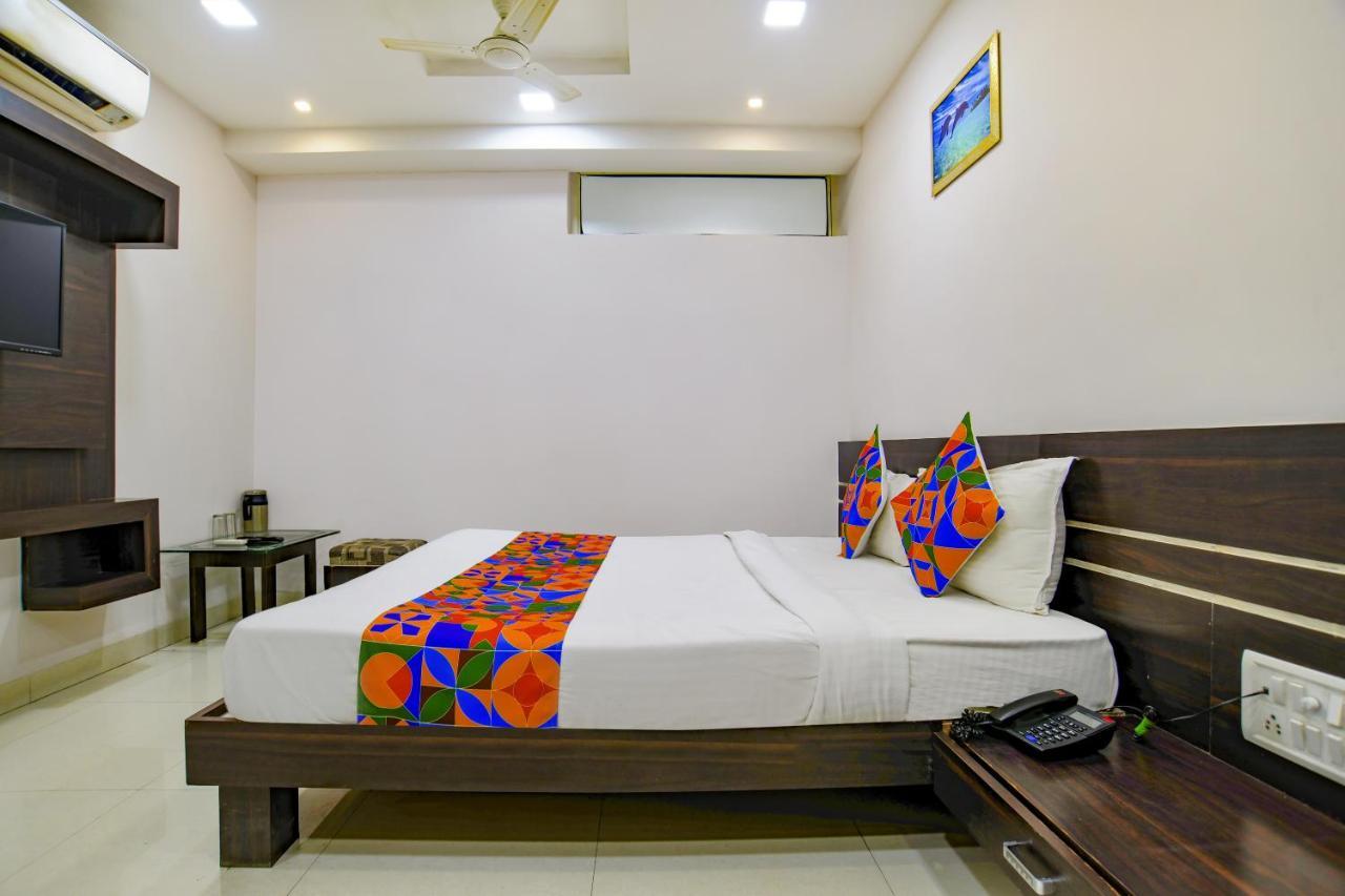 Hotel Fabhotel Grand Raj 3*