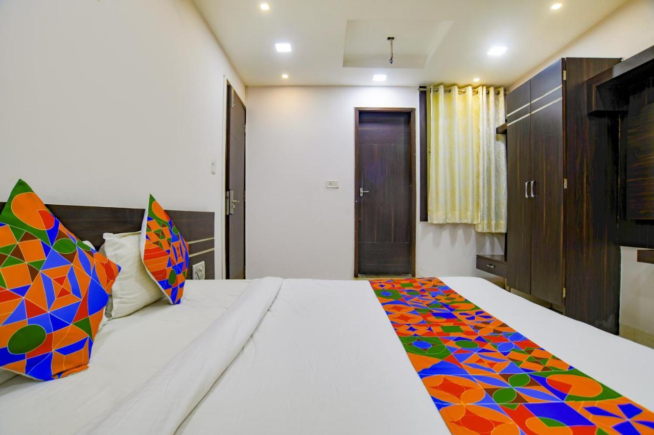 Fabhotel Grand Raj 3*