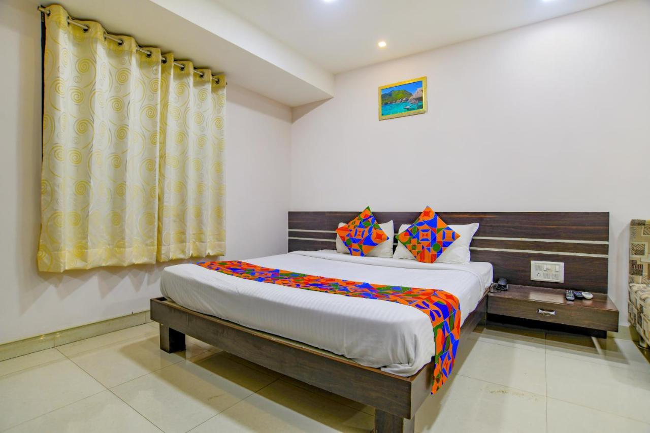 Hotel Fabhotel Grand Raj