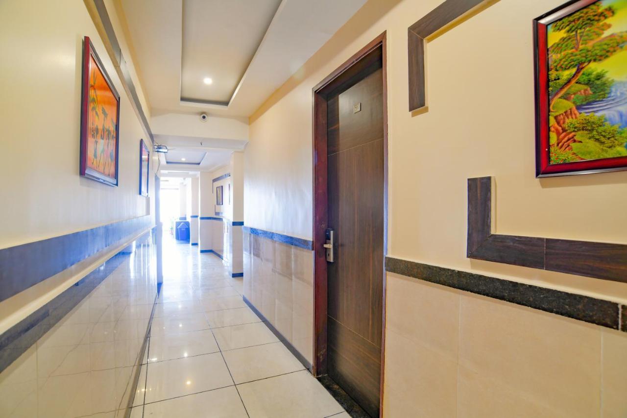Fabhotel Grand Raj 3*