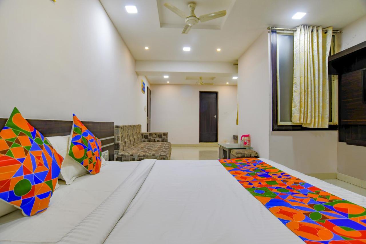 Hotel Fabhotel Grand Raj 3*