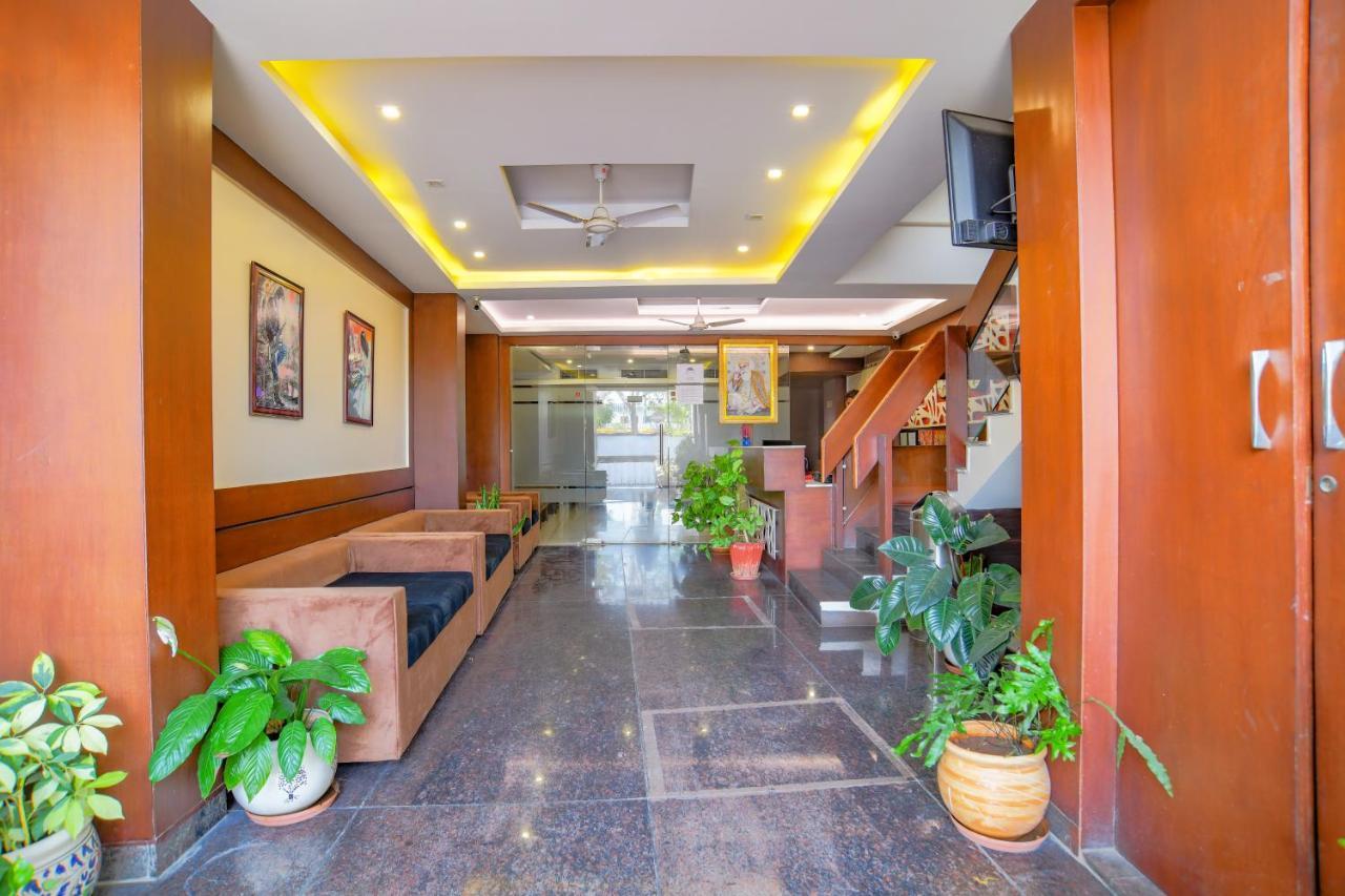 Fabhotel Grand Raj