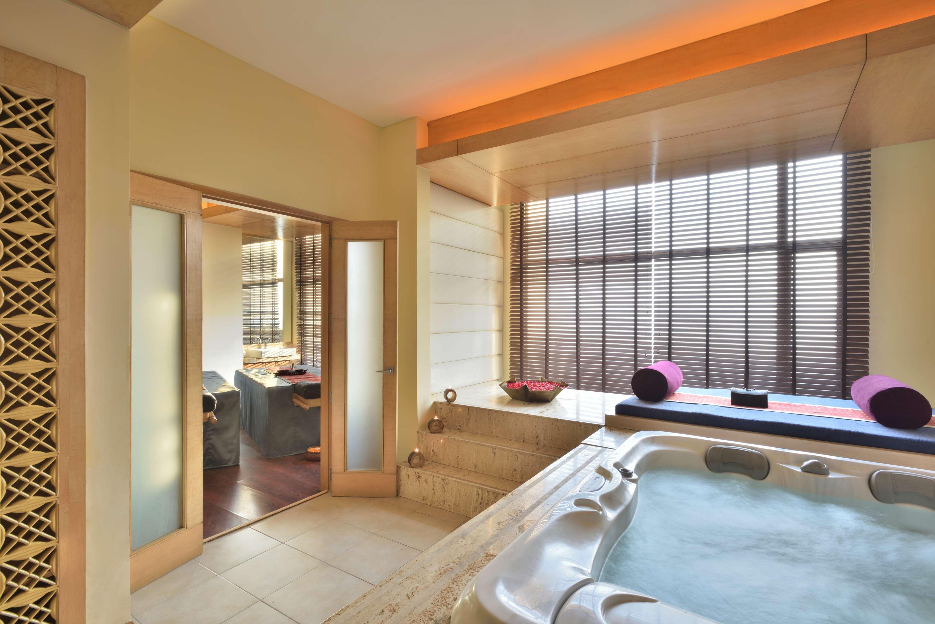 Radisson Blu Hotel, Hotel