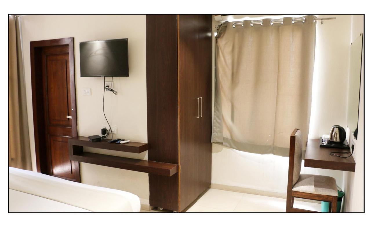 Hotel Vrindavan Palace 3*