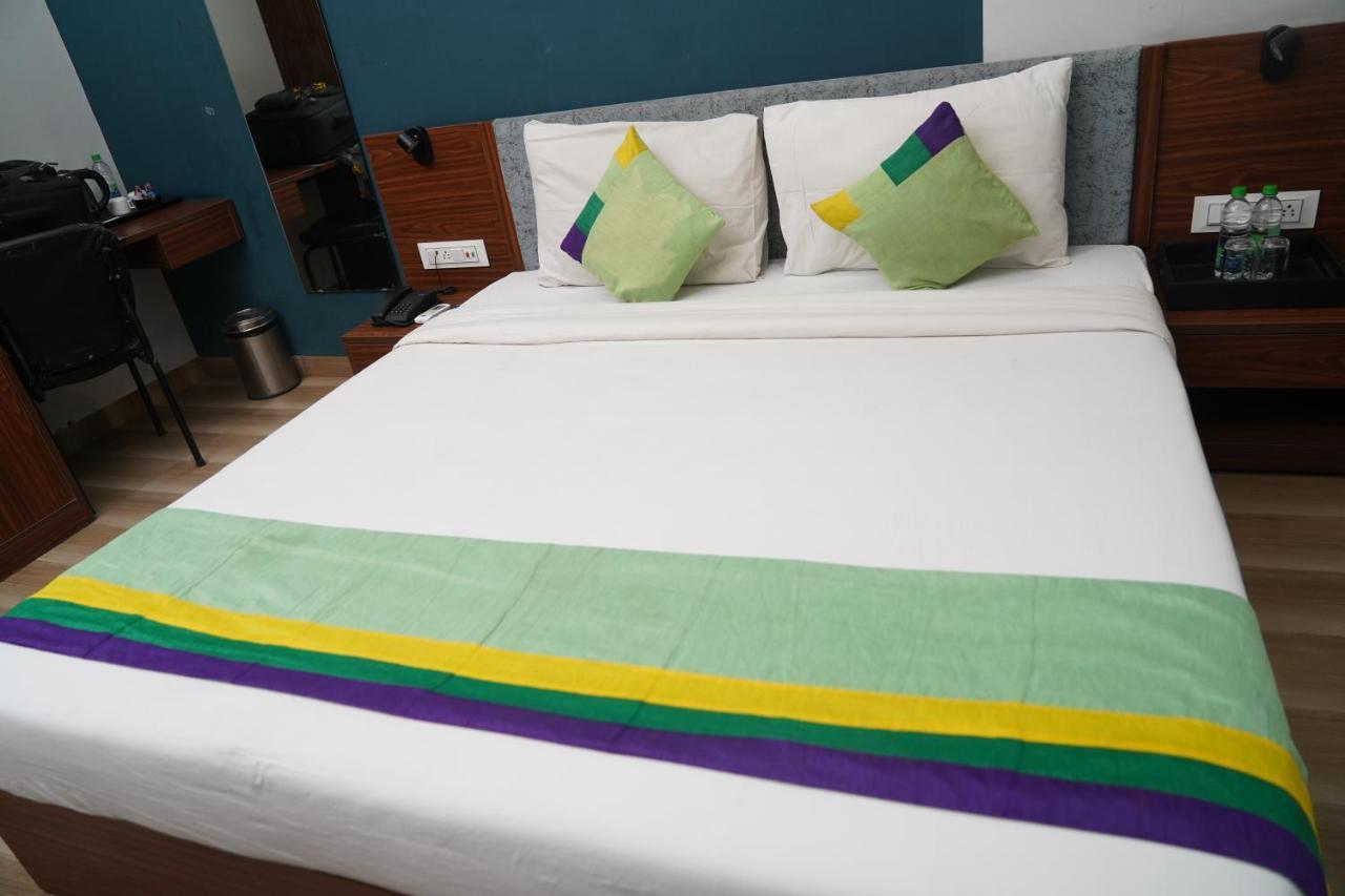 Hotel Ballfin Indore Indore