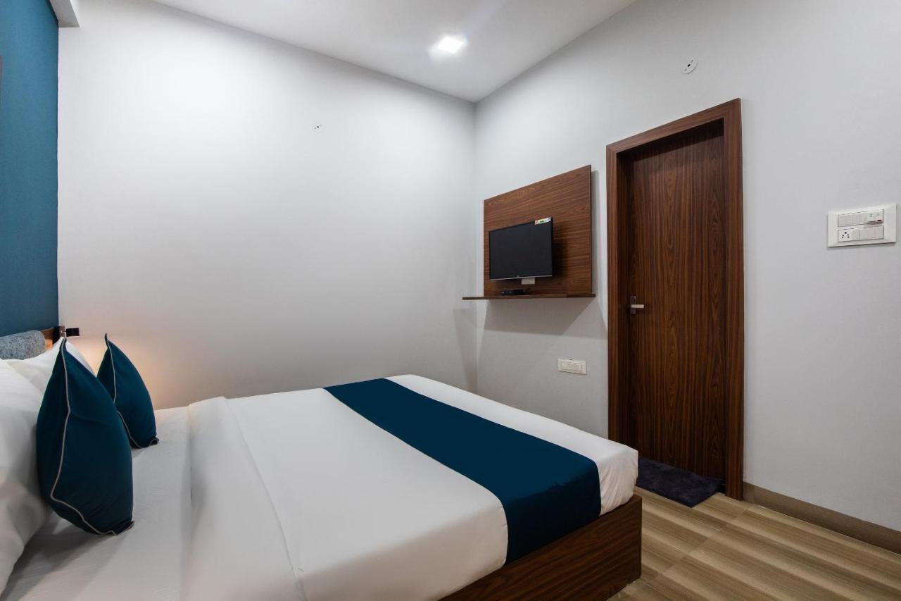 Hotel Ballfin Indore 3*
