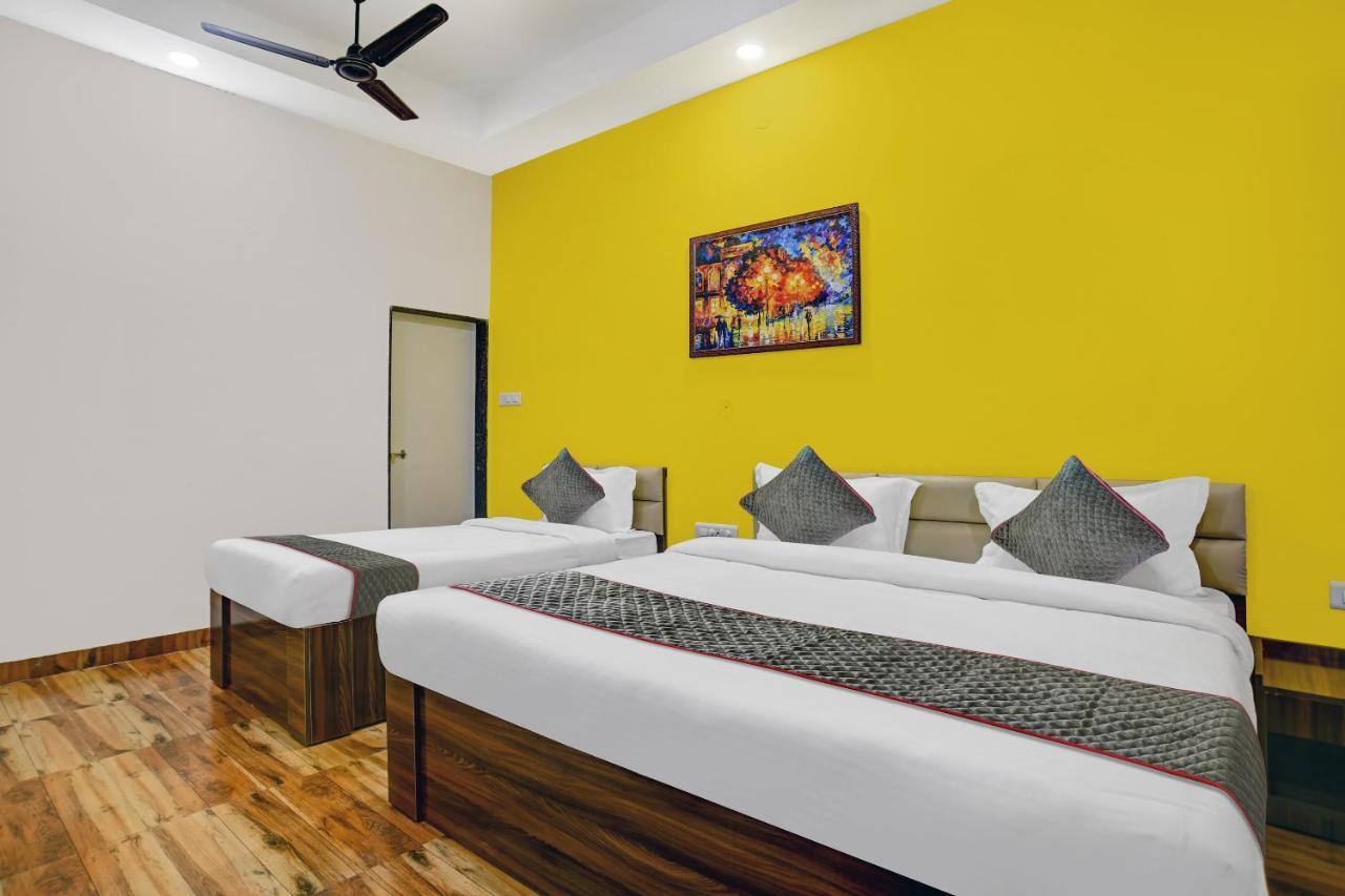 Super Townhouse Pine Tree 4* Indore