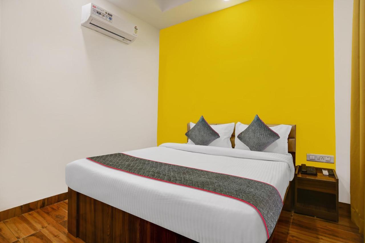 Super Townhouse Pine Tree 4* Indore