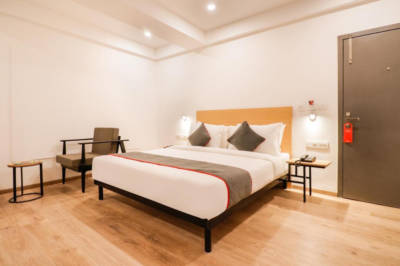 Townhouse South Tukoganj Hotel