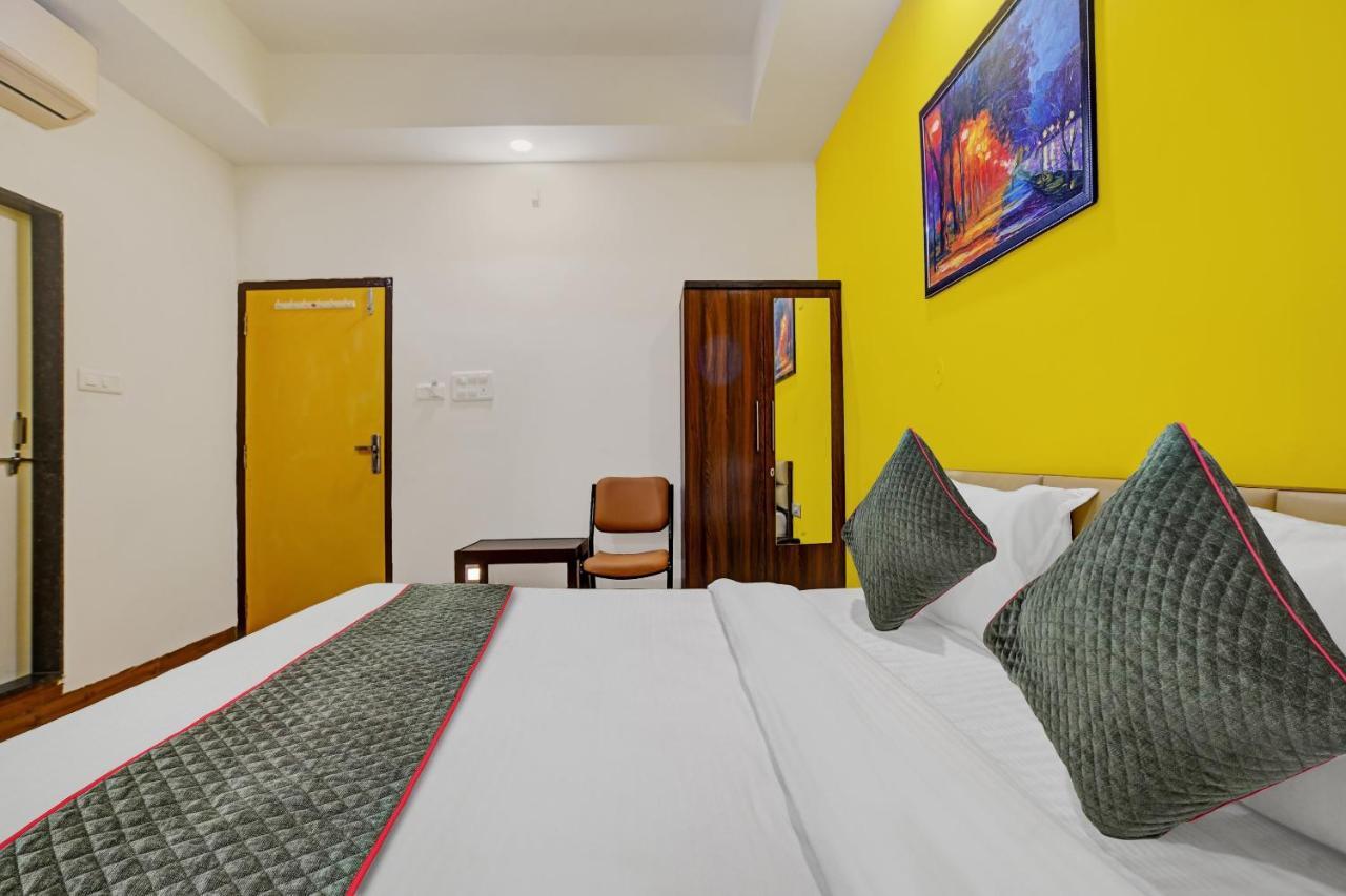 Super Townhouse Pine Tree Hotel