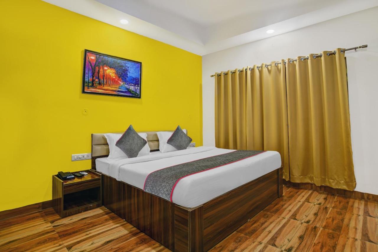 Super Townhouse Pine Tree Indore