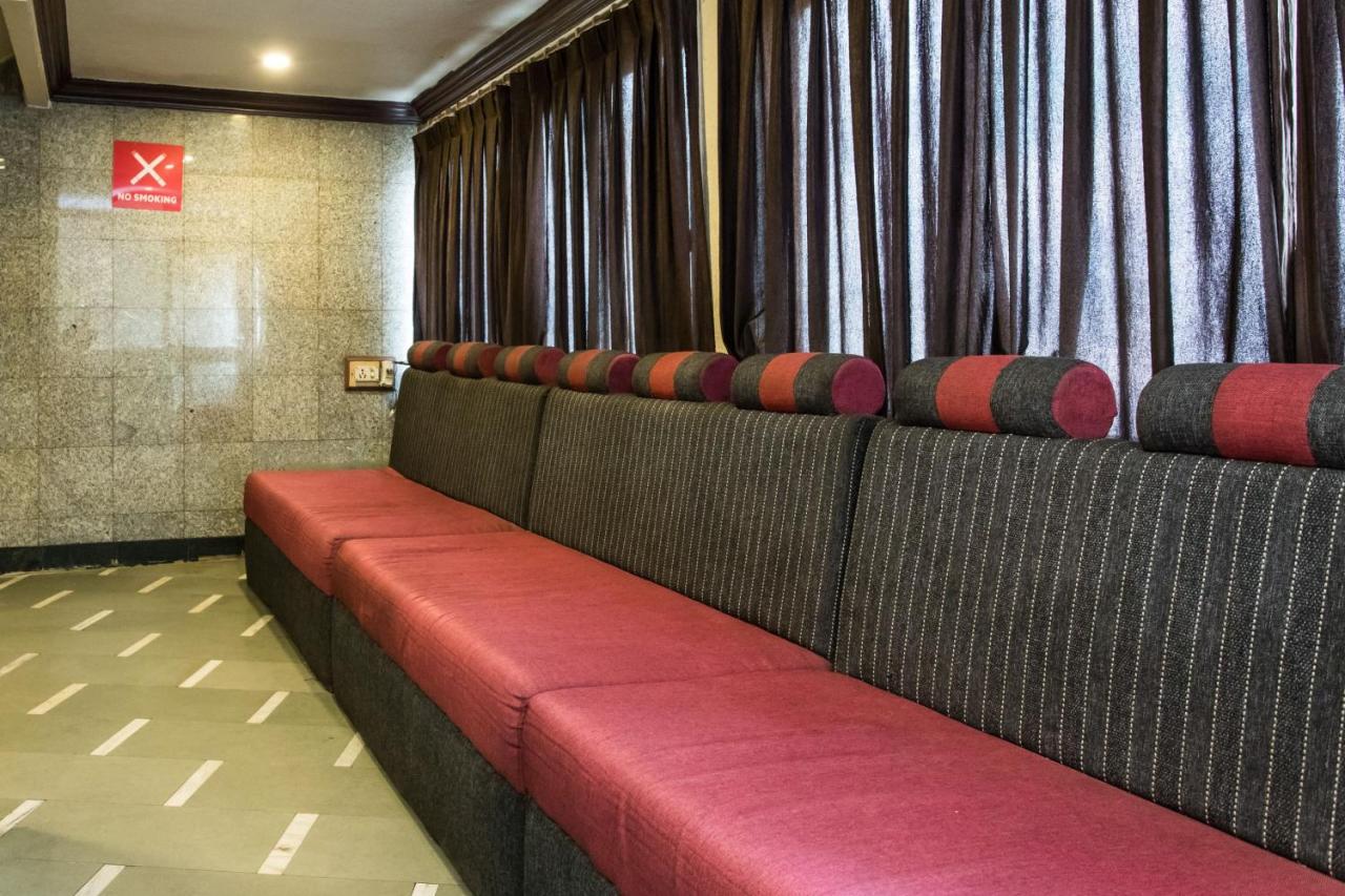 Hotel Oyo 2760 Chanakya 3*