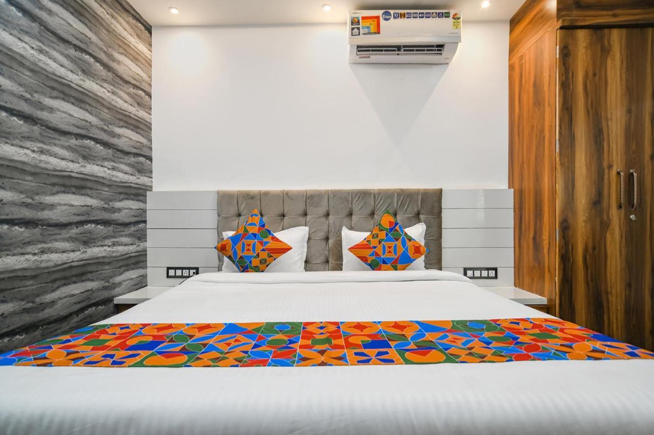 Hotel Fabhotel Well Indore