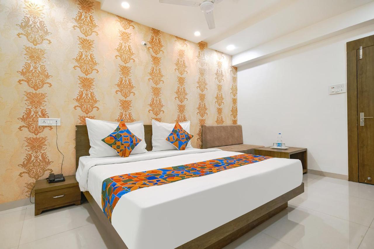 Hotel Fabhotel Eleven Indore