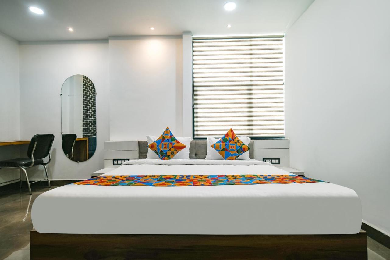 Hotel Fabhotel Well Indore