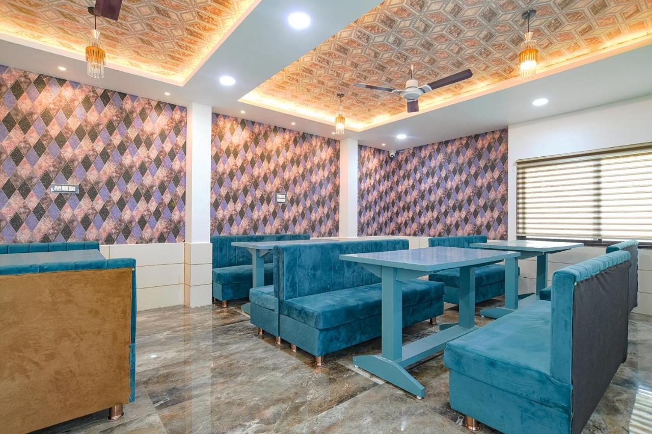 Hotel Fabhotel Well Indore