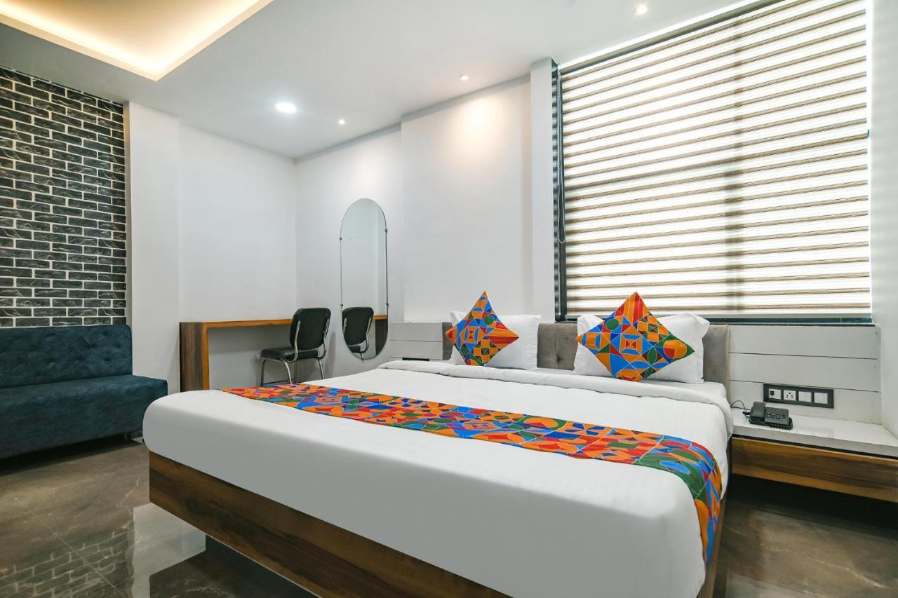 Hotel Fabhotel Well Indore