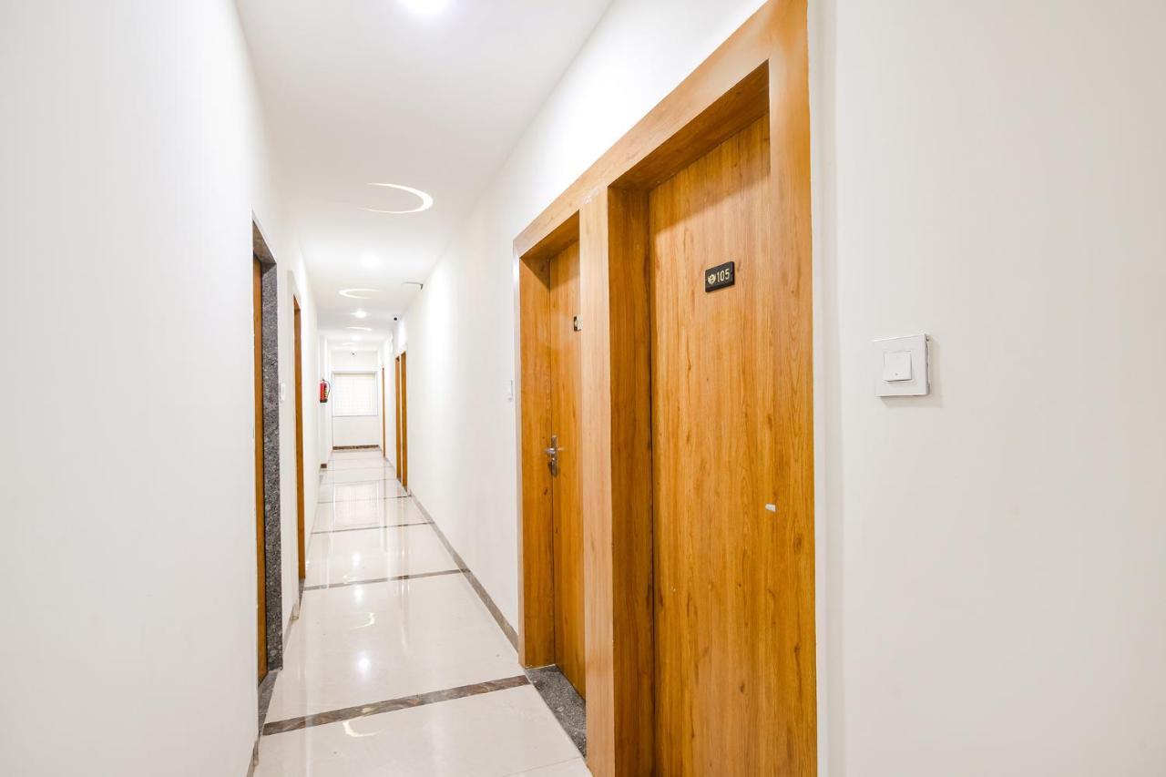 Fabhotel Woodlark