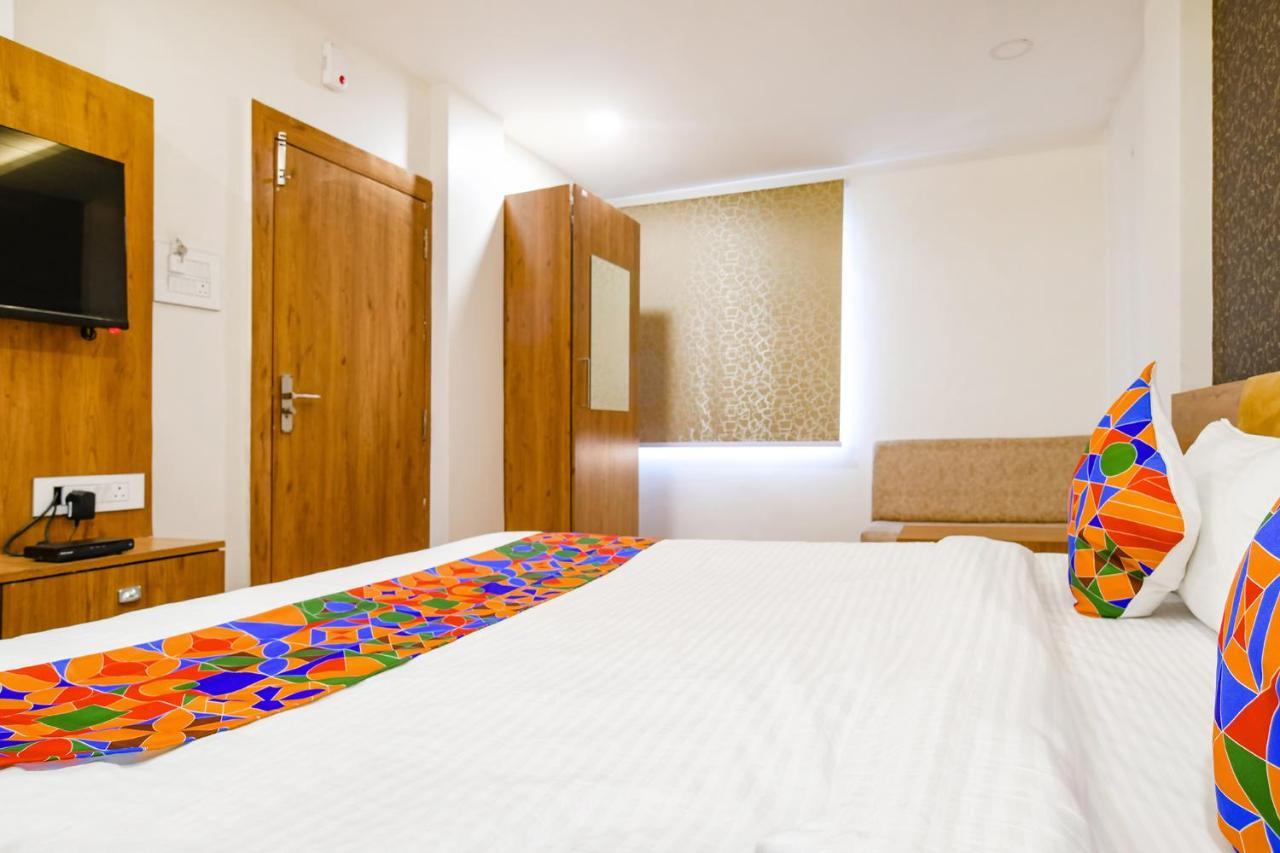 Fabhotel Woodlark