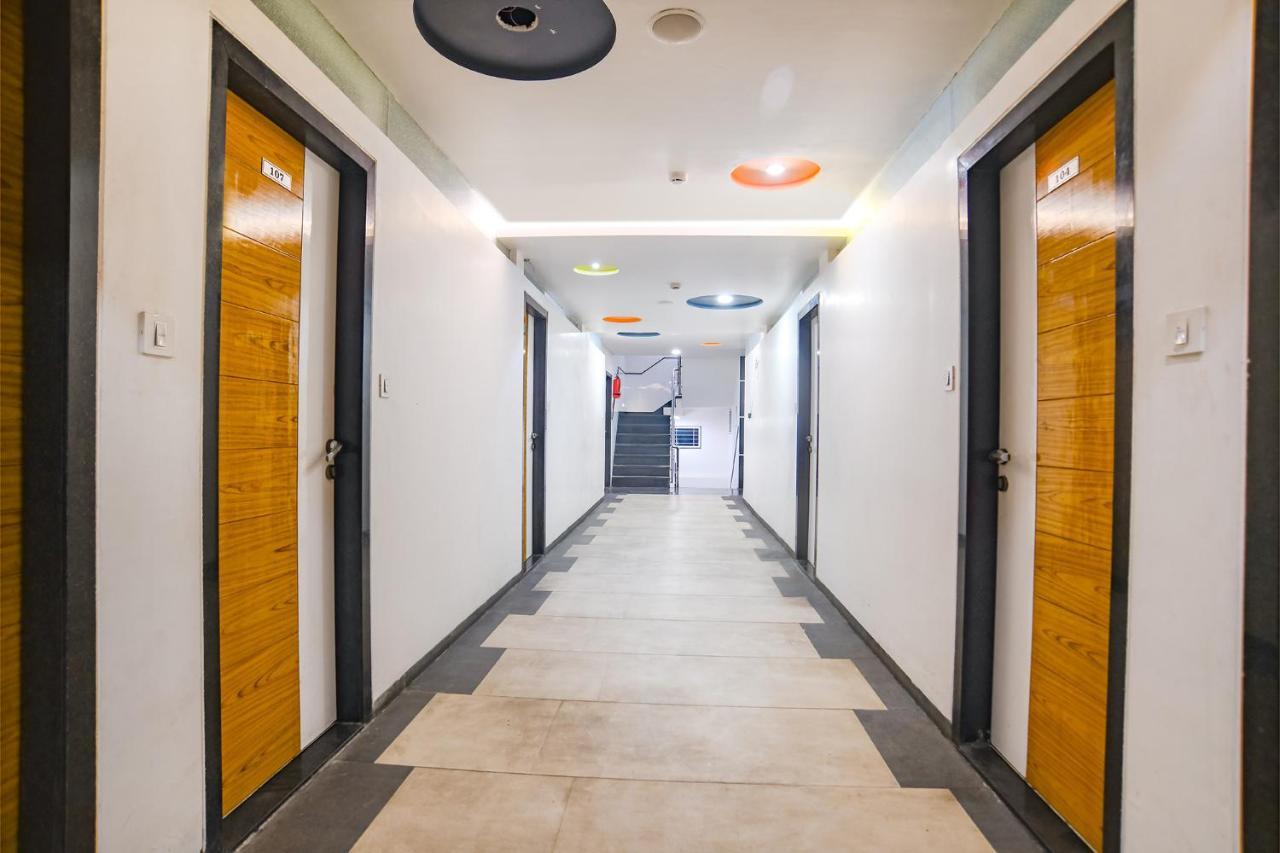 Hotel Fabhotel Regal Regency
